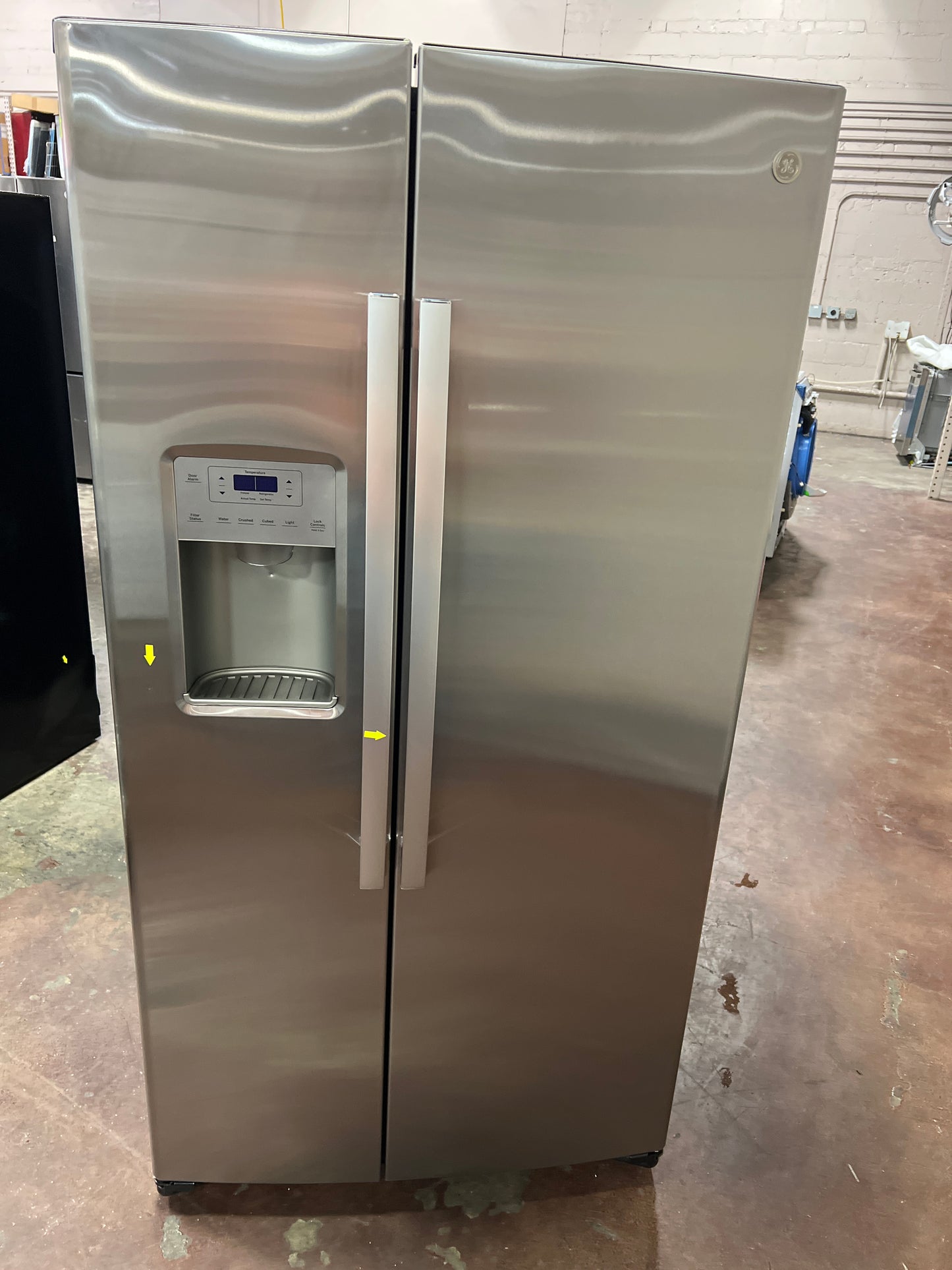 Front view, door closed