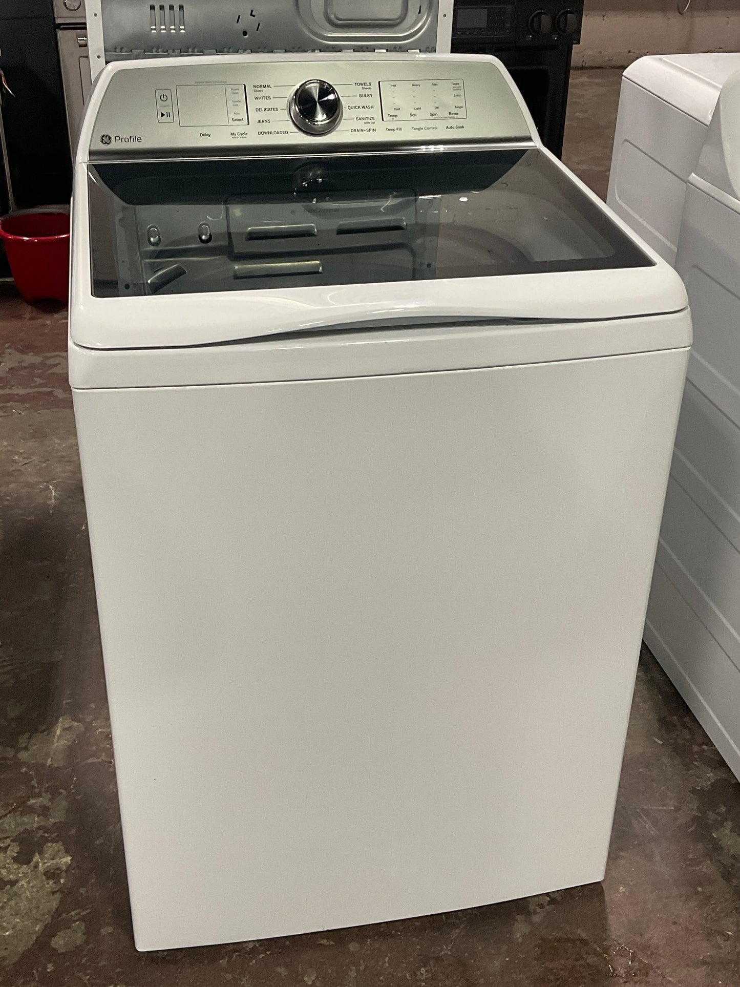 Front view, door closed