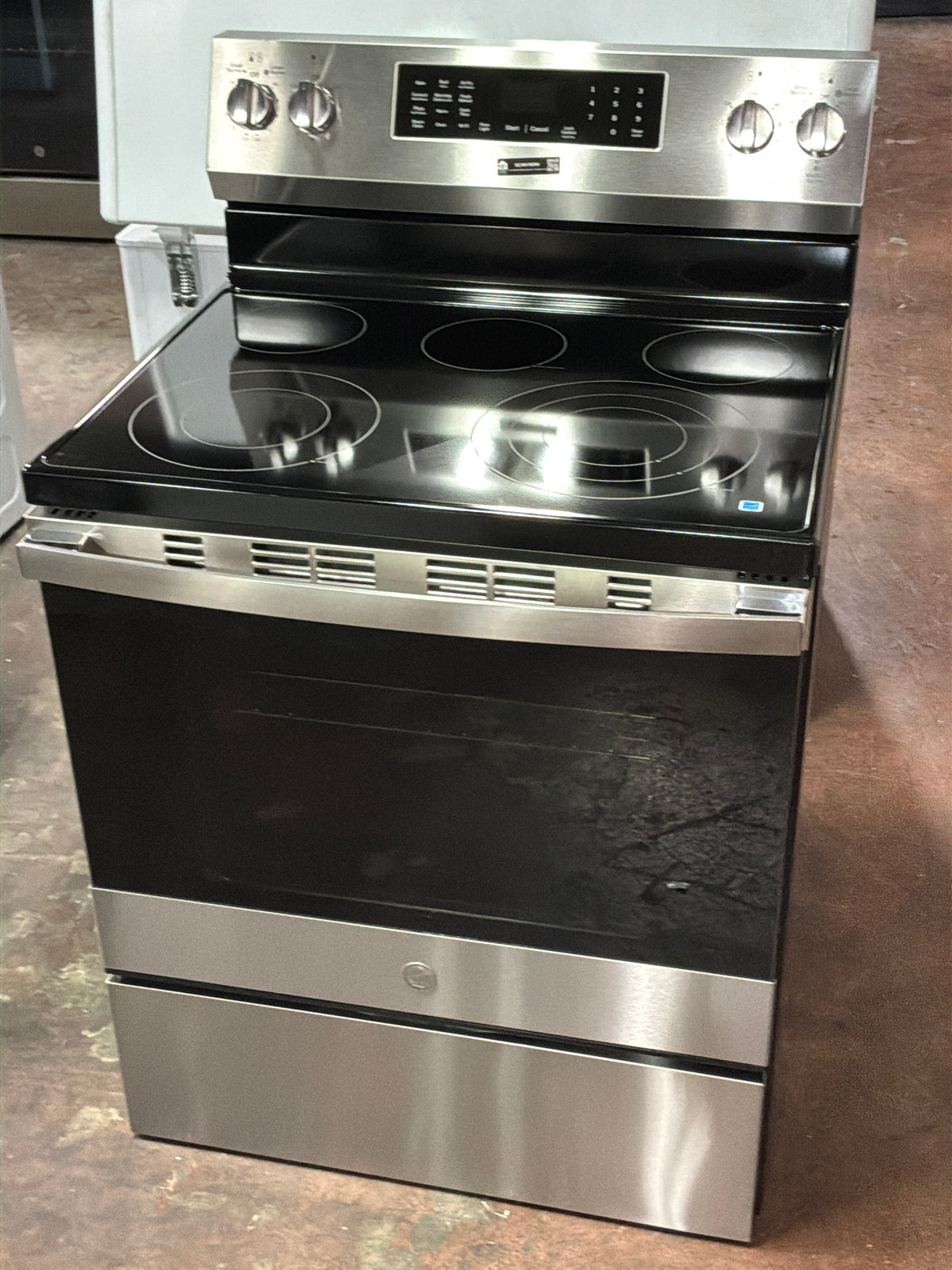Front view, oven-door closed