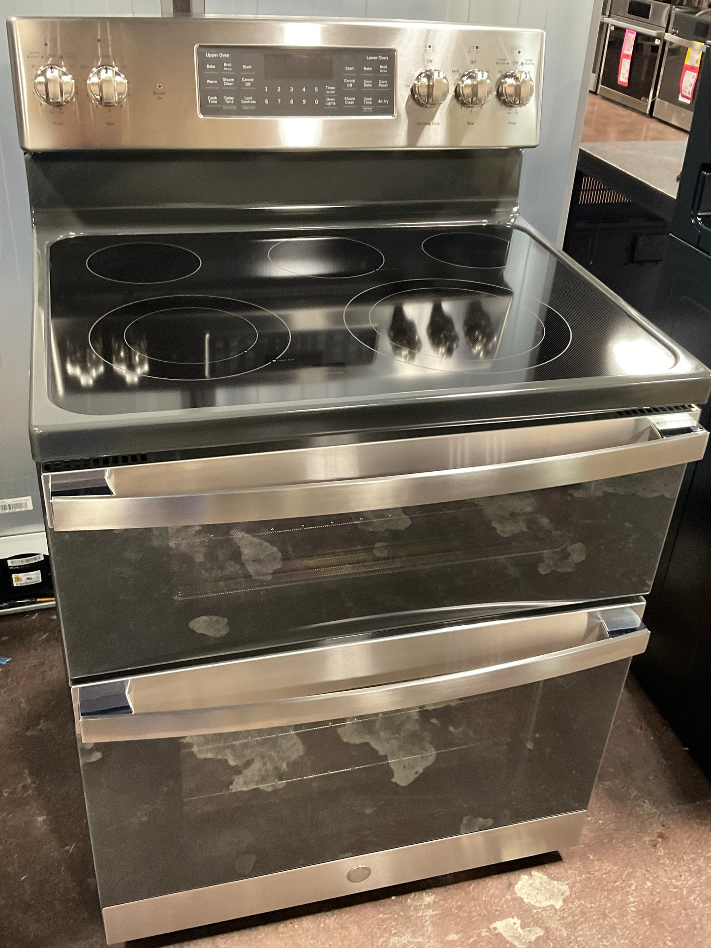 Front view, oven-door closed