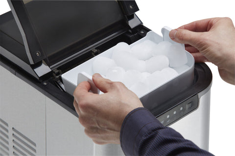 Refrigerator of model DIM2500SSDB. Image # 5: Danby 2 lb Ice Maker
